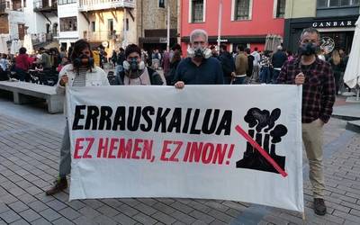 Hainbat ekintza iragarri ditu Larramendiko Arnasa taldeak, "errauskailuaren" aurka