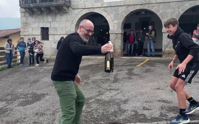 Oilarraren jaitsierarekin hasi dituzte festak
