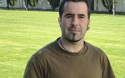 Espaziora bidaiatzearen ametsa hatzekin ikutzea bezala
