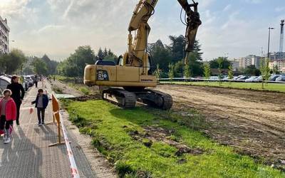 Tren geraleku zaharreko hesiak erretiratu dituzte