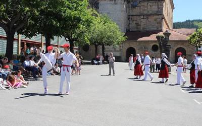 [EGITARAUA]: Iheskide, Dupla eta Skakeitan Abadiñoko San Trokaz jaietan