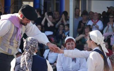 Goizetik gauera arte luzatu da maiatzaren 8a Urduñan