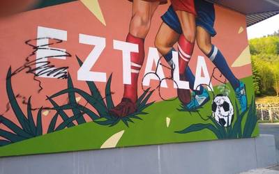 Eztalako mural berrian pintadak egin dituzte