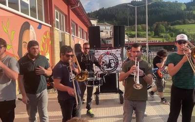 Elektrotxufa elektrotxaranga berriro Elgetan