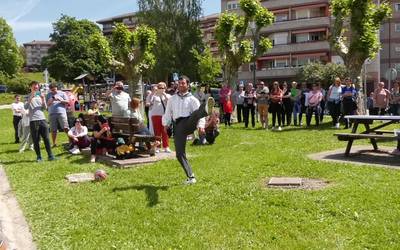 Atzerapenarekin bada ere, Amarotz auzoko Auzoetxea  inauguratu dute