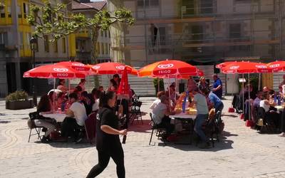 Gazte Asanbladak antolatutako kantu bazkaria ospatu da