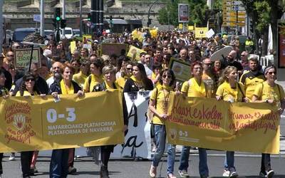 Ehunka lagun elkartu ziren larunbatean Iruñean haur eskolen alde egindako manifestazioan