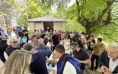 San Migel Monte ermitaren omenezko jaiak, giro onean