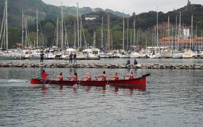 Hondarribian eta Zarautzen jokatu dira asteburuan trainerilla ligako estropadak