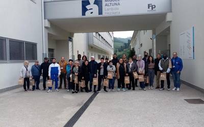 Bidean Heziketa Zentrokoek Miguel Altuna Institutura eta Elikagai Bankura irteera egin dute