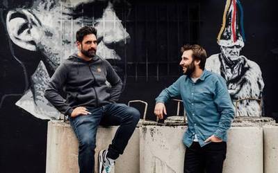 «Arropen diseinuak euskal kulturan eta pop artean oinarritzen ditugu»