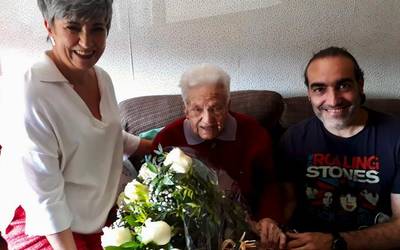 100 urte bete dituen Asuncion Iglesias Cañada omendu du Durangoko Udalak