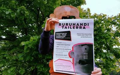 "Buruhandiak tartean -eta etxean egonda- seguru ez direla irribarreak faltako, animatu tailerrean parte hartzera"