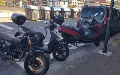Motorrentzako bi aparkaleku egokitu dituzte