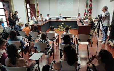 Biodibertsitatea, elikadura eta ura aurrezteko moduak landuz, ekarpenak eginda