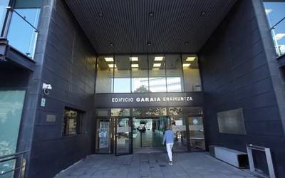Argazki lehiaketa deitu du Garaiak, eraikinaren XV. urteurrena dela eta