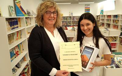Terese Guenetxeak irabazi du 'Oporretan irakurri' argazki lehiaketa
