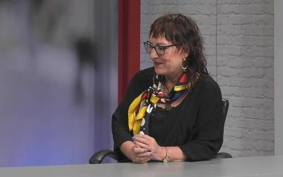 Miren Agur Meabe: "Poesiak badu gaitasuna irakurlearen belarrira xuxurlatzeko eta kontzientzian eragiteko"