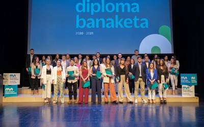 Mondragon Unibertsitateko Enpresagintza Fakultateko ikasleek diplomak jaso dituzte