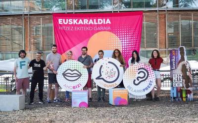 Korrikatik Euskaraldira: martxan dira Gasteizko auzoetako batzordeak