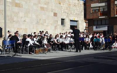 Musikaz Blai! txirula eta akordeoi kontzertua Altsasun