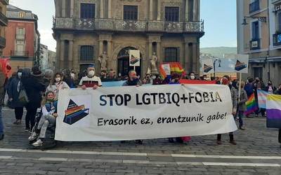 Oskar Sada (E28 Plataforma): "Gorroto diskurtsoak areagotzen ari dira, eta jarrera fobikoak legitimatzen ditu horrek"