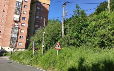 Argindarra eten da Eskoriatzan, poste elektriko batean izandako matxuragatik