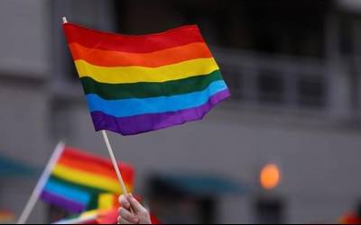 LGTBIfobiaren Aurkako Nazioarteko Eguneko aldarrikapenekin bat egin du Aretxabaletako Udalak