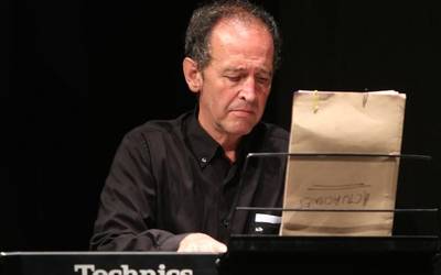 Juan Carlos Irizarren omenezko dokumental laburra estreinatu dute Galdakaon