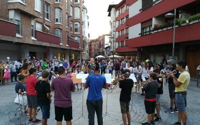 Ginkana musikala zapatuan, Arrasate Musikaleko kideen eskutik