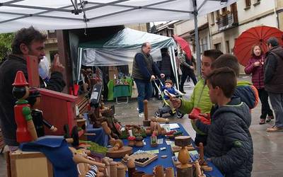Bertako produktuen azoka Lakuntzan