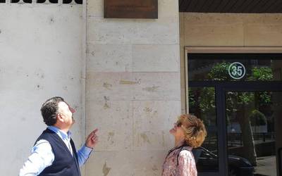 Jose Maria Aranaren oroimenezko plaka jarri dute, haren jaiotetxean
