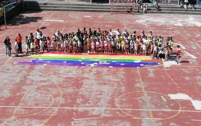 LGTBIQ+ fobien kontrako egunean ekintza berezia