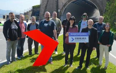 'Euskara aurrera' manifestazioan parte hartzera deitu dituzte "euskaldunak zein Euskal Herriaren etorkizuna euskaraz imajinatzen duten herritar guztia