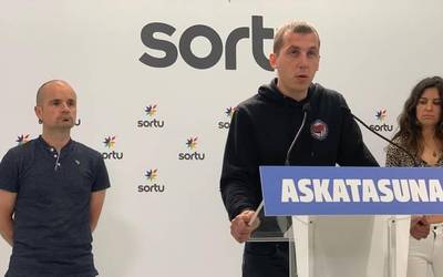 Galder Barbadok Guardia Zibilaren jazarpena eta kolaborazio eskaerak salatu ditu