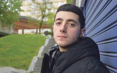 “Txikitan Melendi edota Fito & Los Fitipaldis entzuten nuen, baina orain rapa entzuten dut, bereziki, estilo klasikoa”
