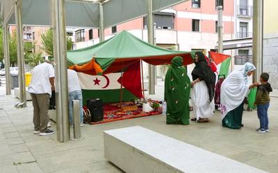 Saharar kultura eta historia ezagutzeko aukera izan da Maiatza Borrokaneko ekimenetan