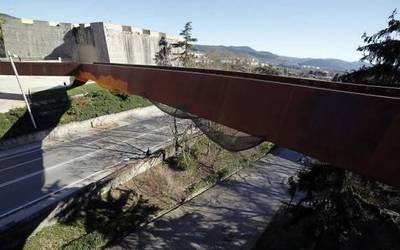 EH Bilduk Labriteko zaldainaren konpoketa-lanen atzerapena eta gainkostua salatu ditu