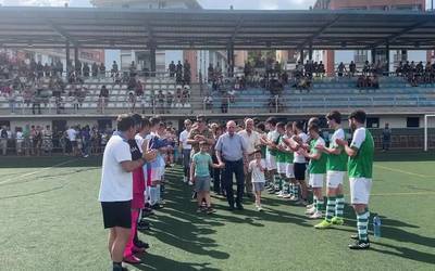 Urrezko ezteietan, Espainiako txapeldun izan ziren jokalariak omendu zituen UDAk