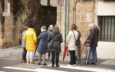 Zortzi herritarretatik bakarra aritzen da euskaraz kalean Euskal Herrian