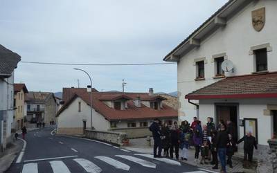 Zortzi herritarretik bakarra aritzen da euskaraz kalean Euskal Herrian