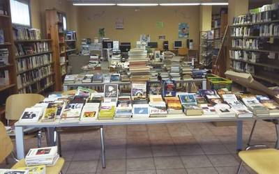 'Bi ahotsetara' literatura topaketa eginen da bihar Doneztebeko liburutegian