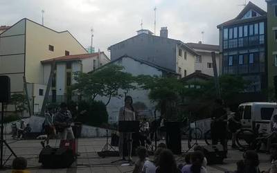Amy Winehouse eta AC/DC Ondartxo plazan