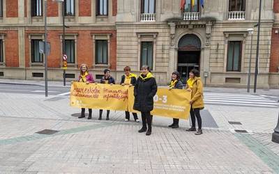0-3 Plataformak grebari eutsi dio, gobernuaren proposamena "oso eskasa" dela iritzita