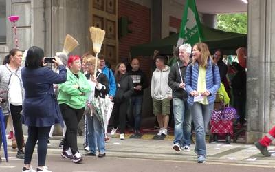 CAF Irungo garbitzaileen protesta Beasainera ekarri dute