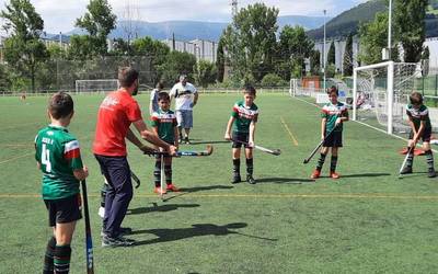 Hockey entrenamendu saio irekiekin ekin diote denboraldi amaierako txanpari