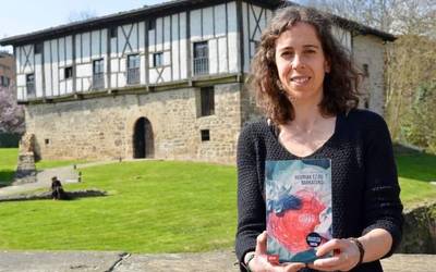 "Euskal literaturan sumatzen nuen hutsune bati erantzuten saiatu naiz"