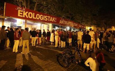 Herri Sanferminei ukatu diena ostalariei eman nahi die Maiak
