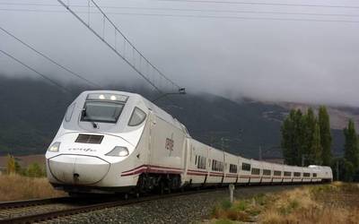 Tren bat bidetik atera da Artomañan, baina ez da zauriturik egon