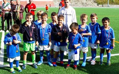 Buru osasunaren aldeko Geurea areto-futbol ligaren finala jokatuko da Laudion ekainaren 10ean